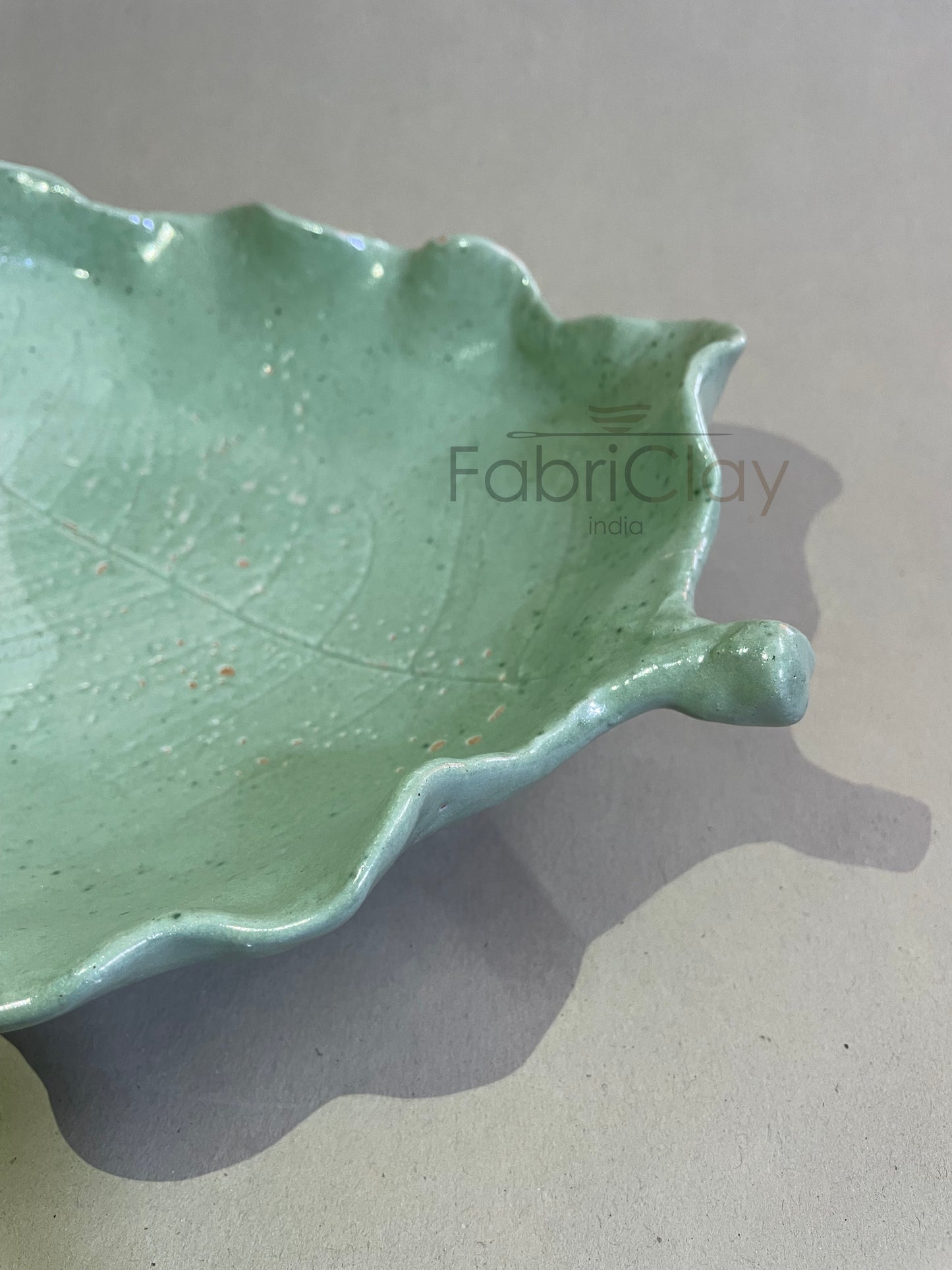 Ceramic leaf tray